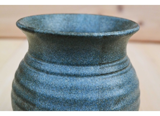 blue_grey_flecked_detail